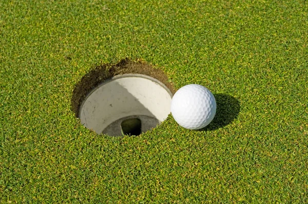 Pelota Golf Putting Green —  Fotos de Stock
