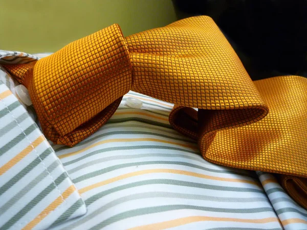 Közelkép Egy Kék Sárga Nyakkendő Egy — Stock Fotó
