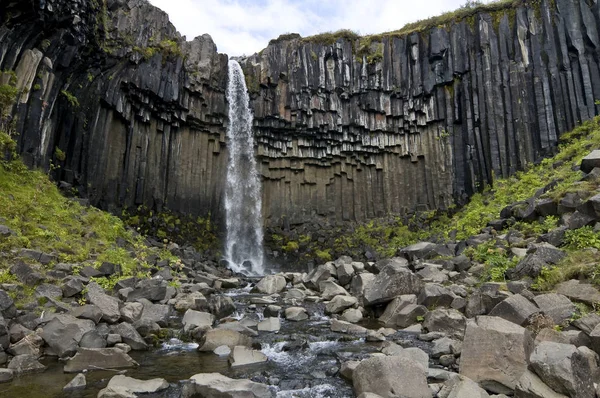 Schilderachtig Uitzicht Majestueus Landschap Met Waterval Rechtenvrije Stockafbeeldingen