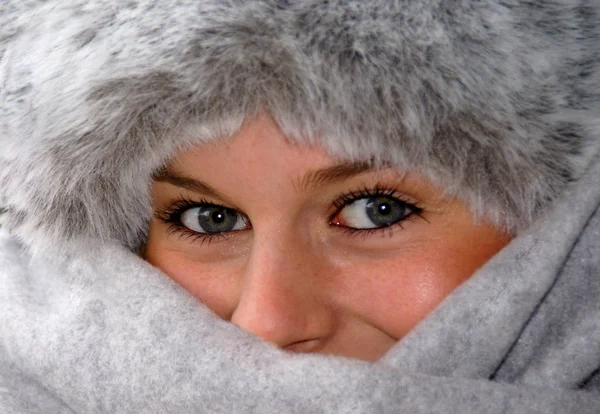 Портрет Молодой Женщины Зимней Одежде — стоковое фото