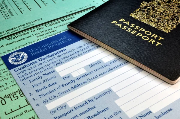 パスポートと米国税関フォーム — ストック写真