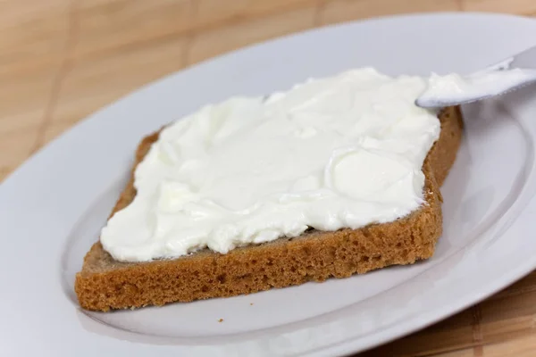 Toast Schwarz Mit Quark — Stockfoto