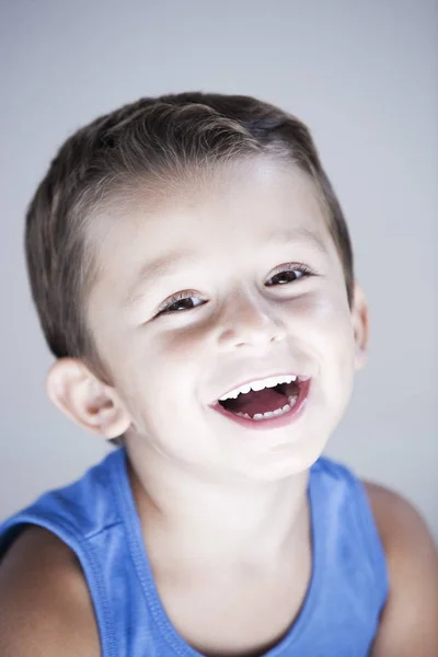 Encantador Expresivo Niño Retrato Estudio Aislado Fondo — Foto de Stock