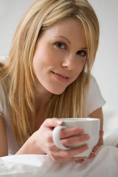 Close Woman Lying Holding Cup — Stock Photo, Image