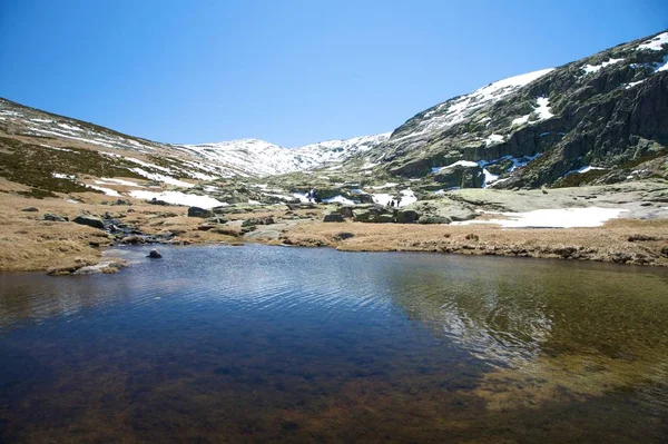 Dunkler See Gredos Gebirge — Stockfoto