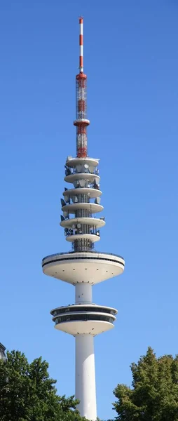 Tour Télévision Avec Ciel Bleu — Photo