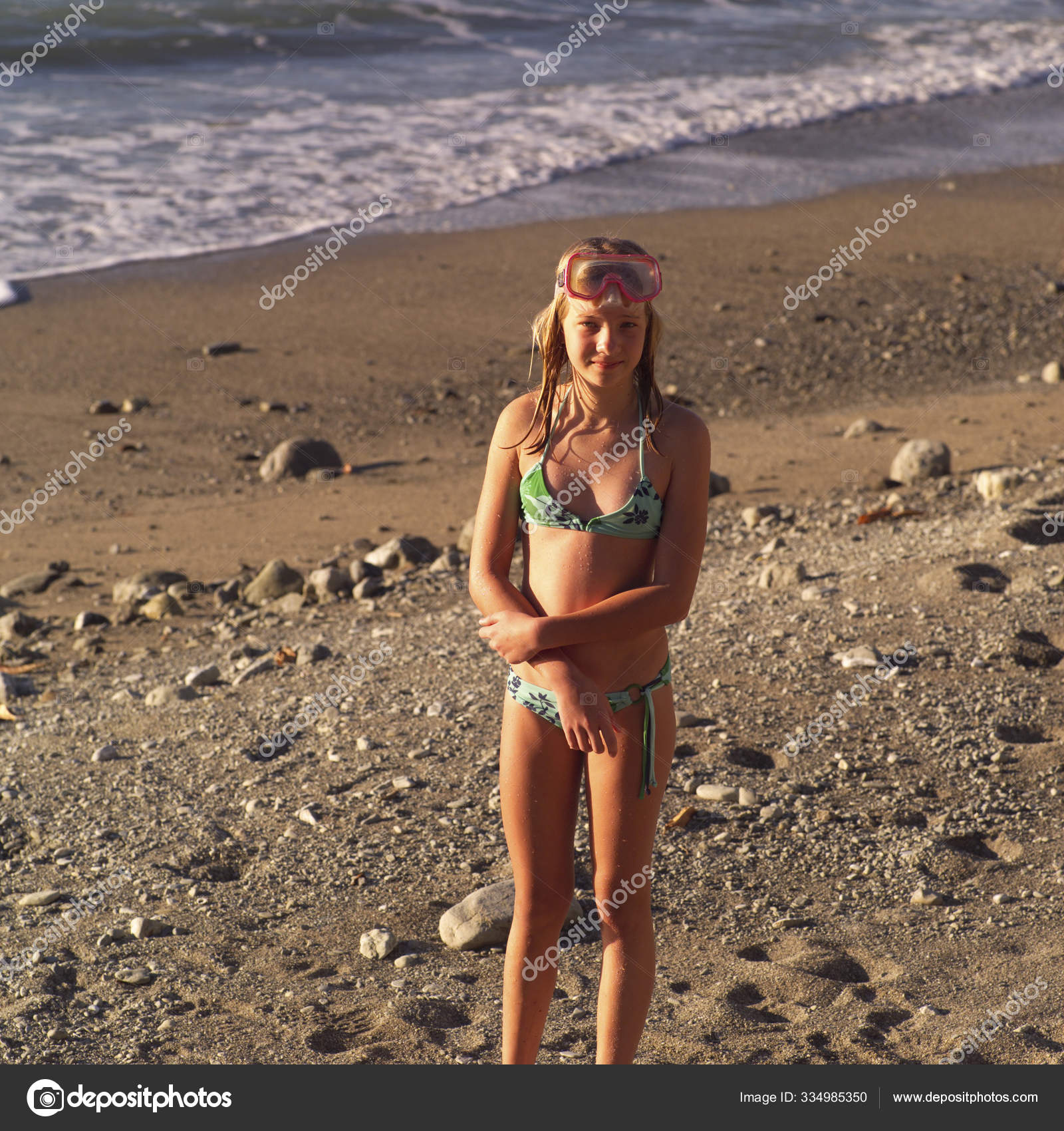 Девочки в bikini Девочка Подросток Бикини Пляже Коста Рике — Стоковое фото ©  PantherMediaSeller #334985350