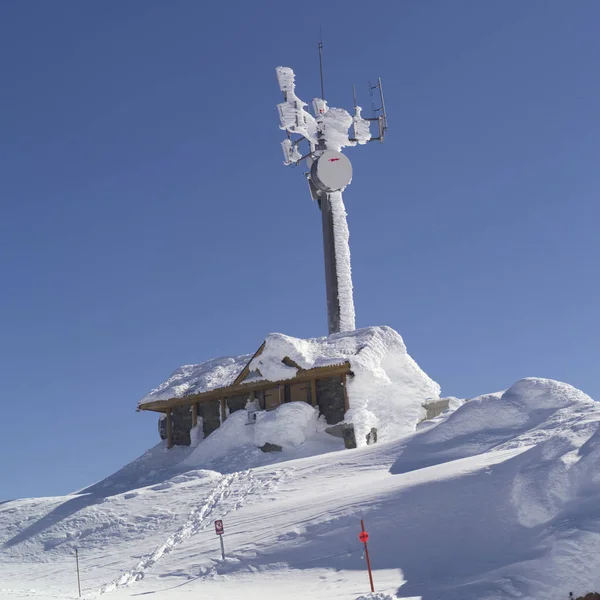 Torre Comunicación Sobre Las Montañas Rocosas —  Fotos de Stock