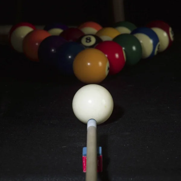 Close Pool Cue Hitting Cue Ball Pool Table — Stock Photo, Image