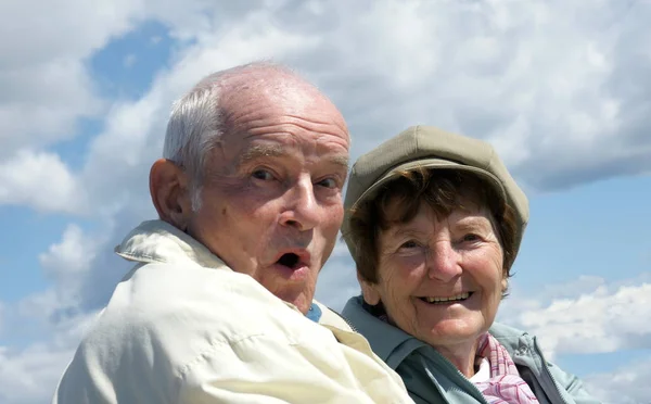 Retrato Una Feliz Pareja Ancianos Enamorados —  Fotos de Stock