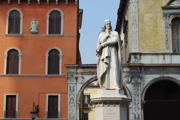 Dante Postava Italském Verona — Stock fotografie