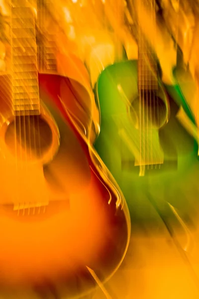 Quelques Guitares Multicolores Sur Supports — Photo