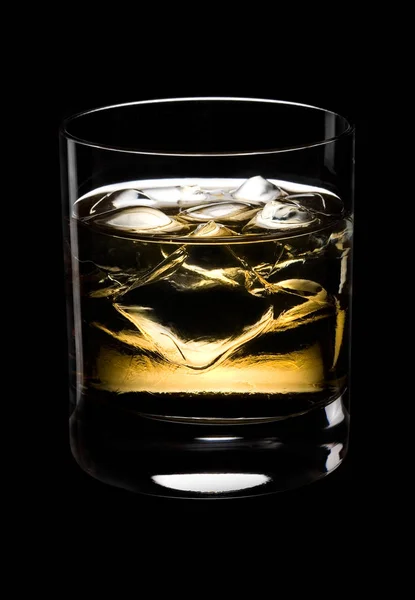 Verre Whisky Avec Glace Sur Fond Noir — Photo