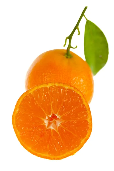 Świeże Pomarańczowe Mandarynki Wyłączone — Zdjęcie stockowe