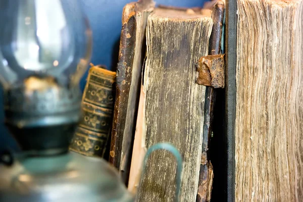 Relógio Velho Livros — Fotografia de Stock