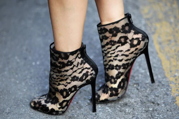 Жіночі Ноги Чорному Взутті — стокове фото