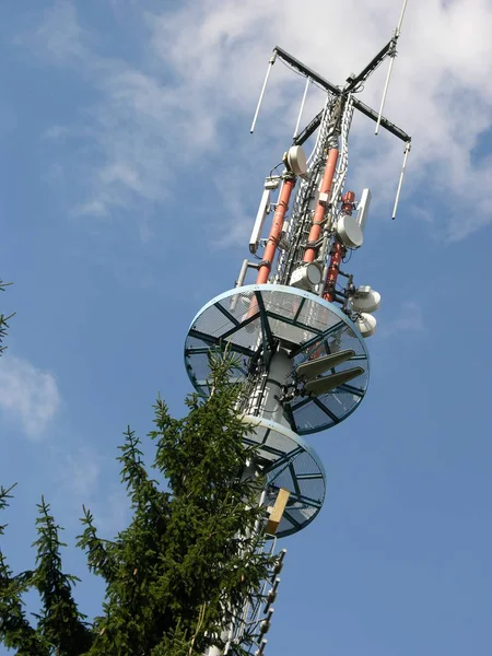 Antenne Parabolique Sur Dessus Ciel — Photo