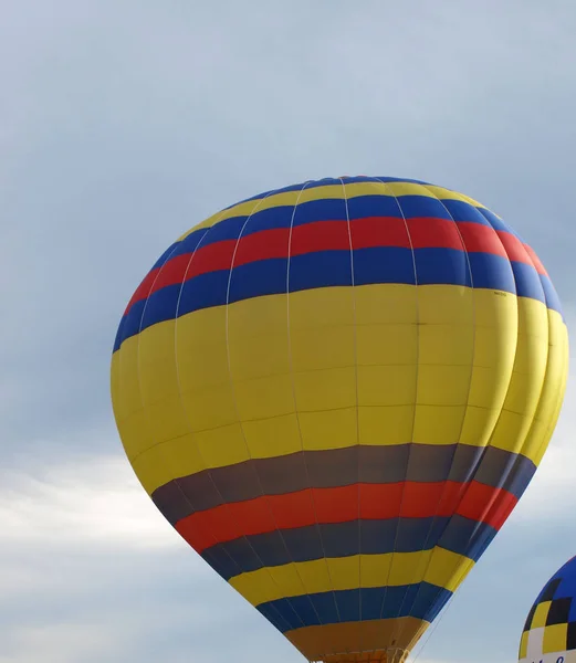 Yukarı Uzağa Balon Gezisi — Stok fotoğraf