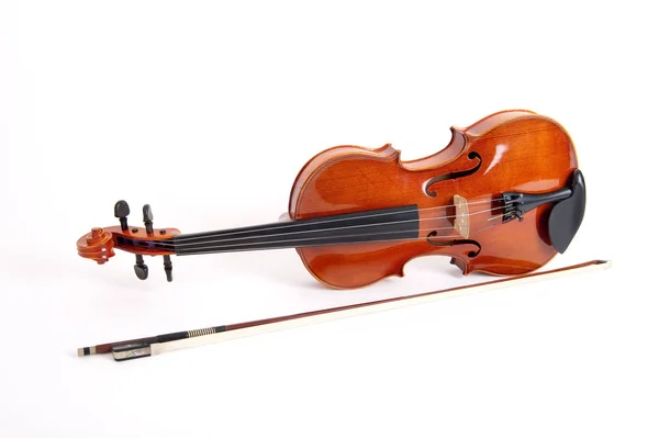 白い背景に隔離されたバイオリン — ストック写真