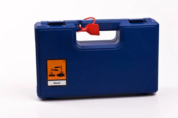 Blaue Schachtel Mit Batterie Auf Weißem Hintergrund — Stockfoto