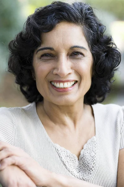 Beautiful Smiling Indian Woman Outdoor — Stock Photo, Image