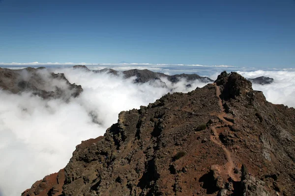 パルマの山々の眺め 海抜は約2400メートルで雲は位置の下にあります — ストック写真