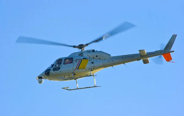 Helicóptero Volador Cielo Azul —  Fotos de Stock