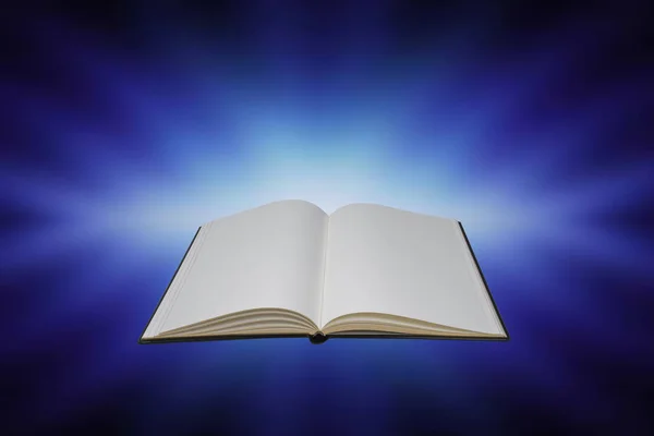 Открытая Книга Синим Небом — стоковое фото