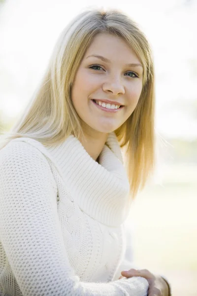 Portrait Pretty Blond Teen Girl Standing Park — Stock Photo, Image