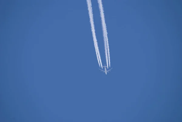 Avión Volando Cielo —  Fotos de Stock