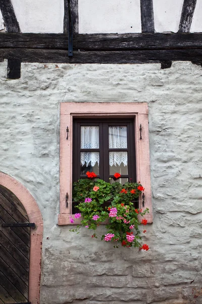 Altes Fenster Mittelalterlichen Haus — Stockfoto