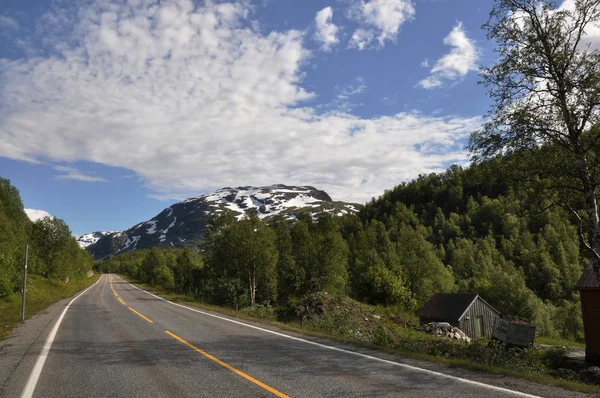 Τυπικός Επαρχιακός Δρόμος Στη Νότια Νορβηγία — Φωτογραφία Αρχείου