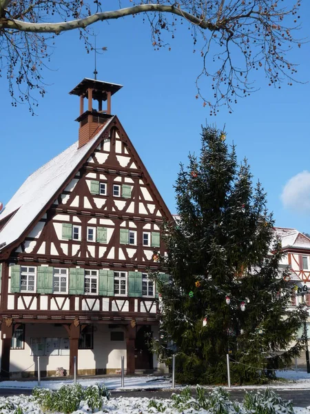 Uhlbacher Rathaus Schnee — Stockfoto