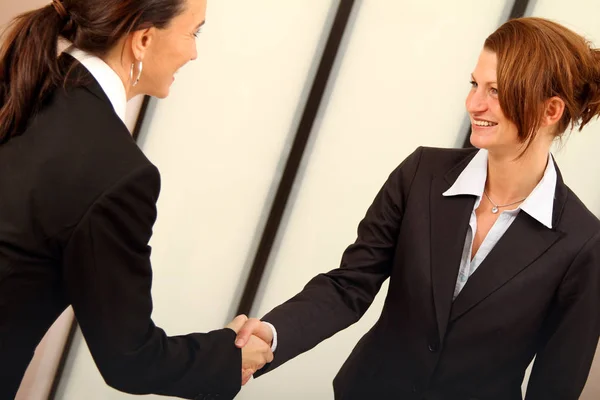 Gente Negocios Estrechando Mano Oficina — Foto de Stock