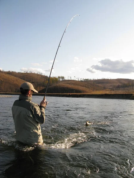 Fisherman Fishing Lake — Stock Photo, Image