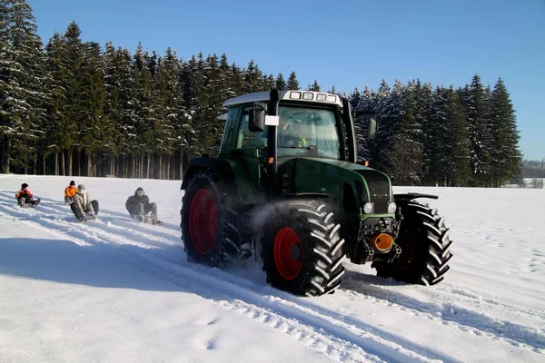 Tractor Está Trabajando Nieve —  Fotos de Stock