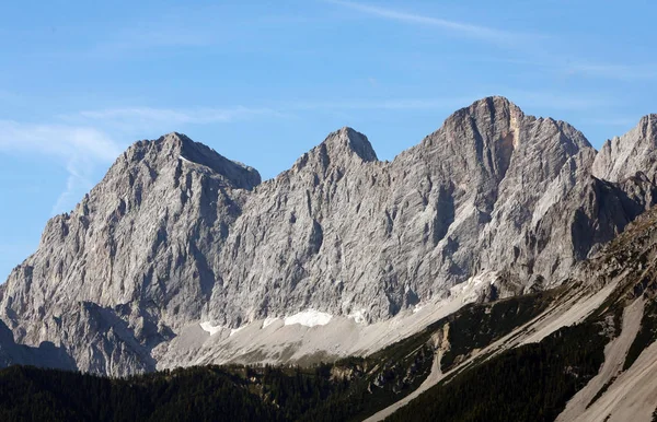 오스트리아는 공식적으로 오스트리아 공화국이며 유럽의 지역에 육지로 둘러싸인 알프스 지역에 — 스톡 사진
