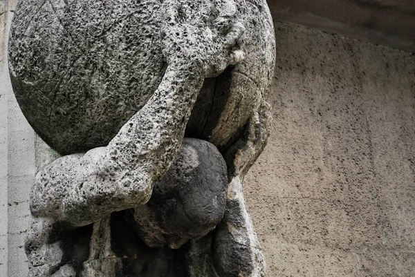 Каменная Скульптура Человека Кладбище — стоковое фото