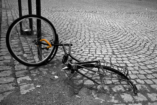 道路上の自転車の車輪 — ストック写真