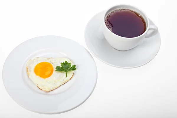 Жареное Яйцо Форме Сердца Чашка Чая — стоковое фото
