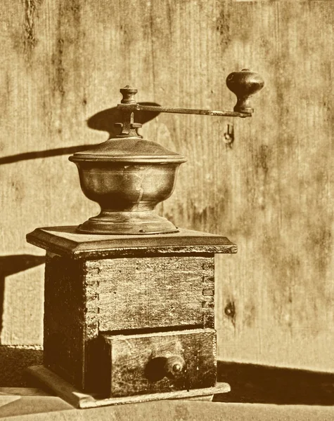 Vintage Retro Szlifierka Kawy Drewnianym Stole — Zdjęcie stockowe