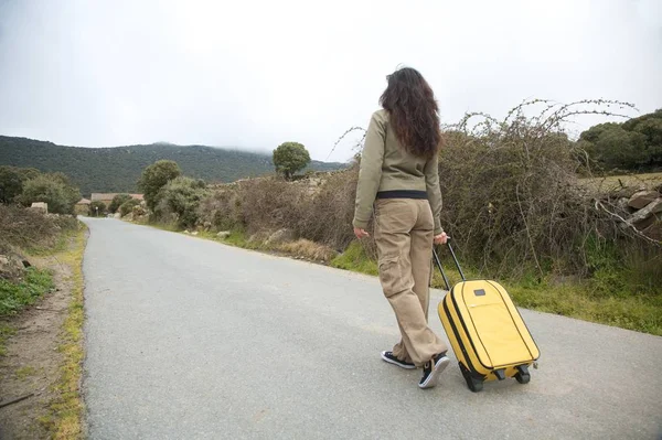 Yol Kadını Bavul — Stok fotoğraf