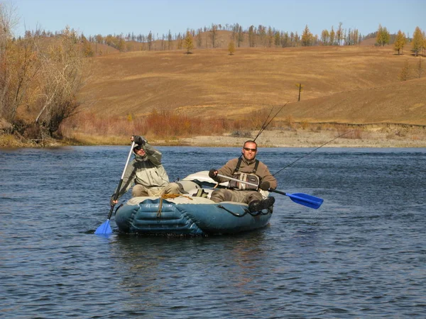 Twee Mannen Vissen Rivier — Stockfoto