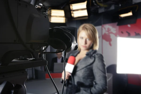 Journaliste Devant Caméra Vidéo — Photo