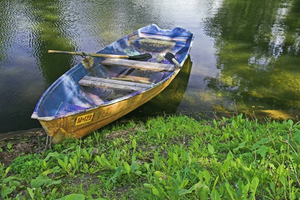 Barco Orillas Del Estanque Parque Verano — Foto de Stock