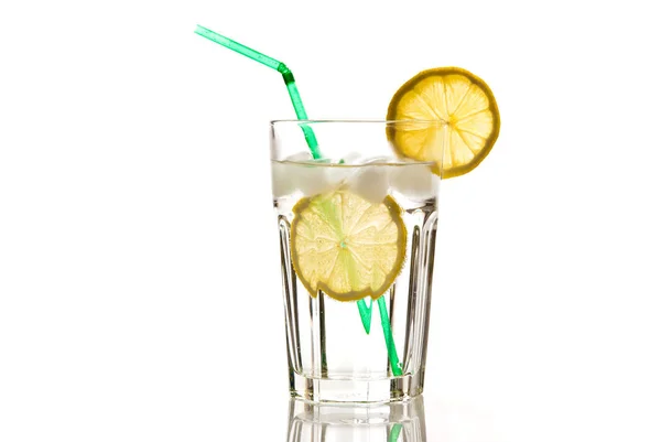 Vaso Agua Con Limón Hielo —  Fotos de Stock