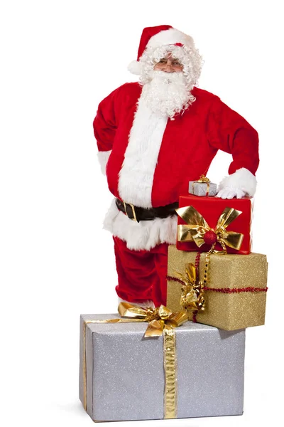 Santa Claus Detrás Las Cajas Regalos Navideñas Apoyándose Ellas — Foto de Stock