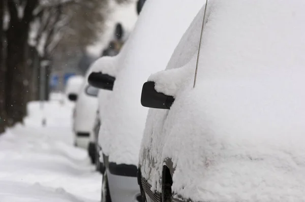 Schnee Bedeckte Auto Auf Der Straße Winter — Stockfoto