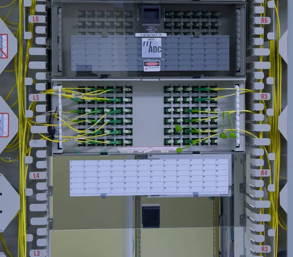 Bilgisayar Odasındaki Veri Merkezinde Kabloları — Stok fotoğraf