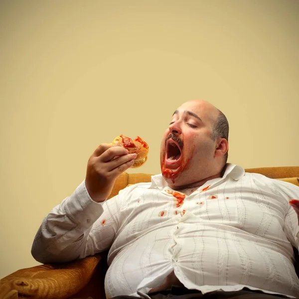 Overweight Man Eating Sandwich — Zdjęcie stockowe